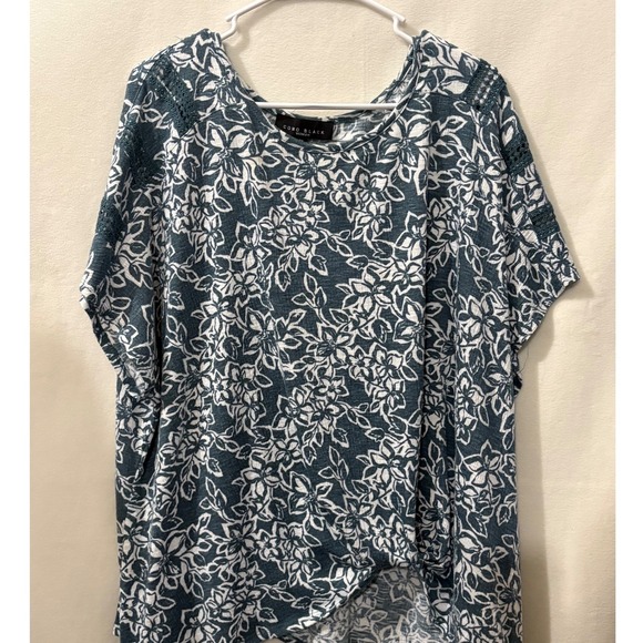 Como Black Tops - Como Black Woman Blue White Floral Knot Front Crochet Lace Trim Top 3X